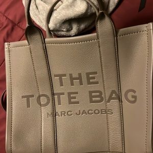 Marc Jacobs Medium Leather Tote Bag W/Leather Card Case by Marc Jacobs